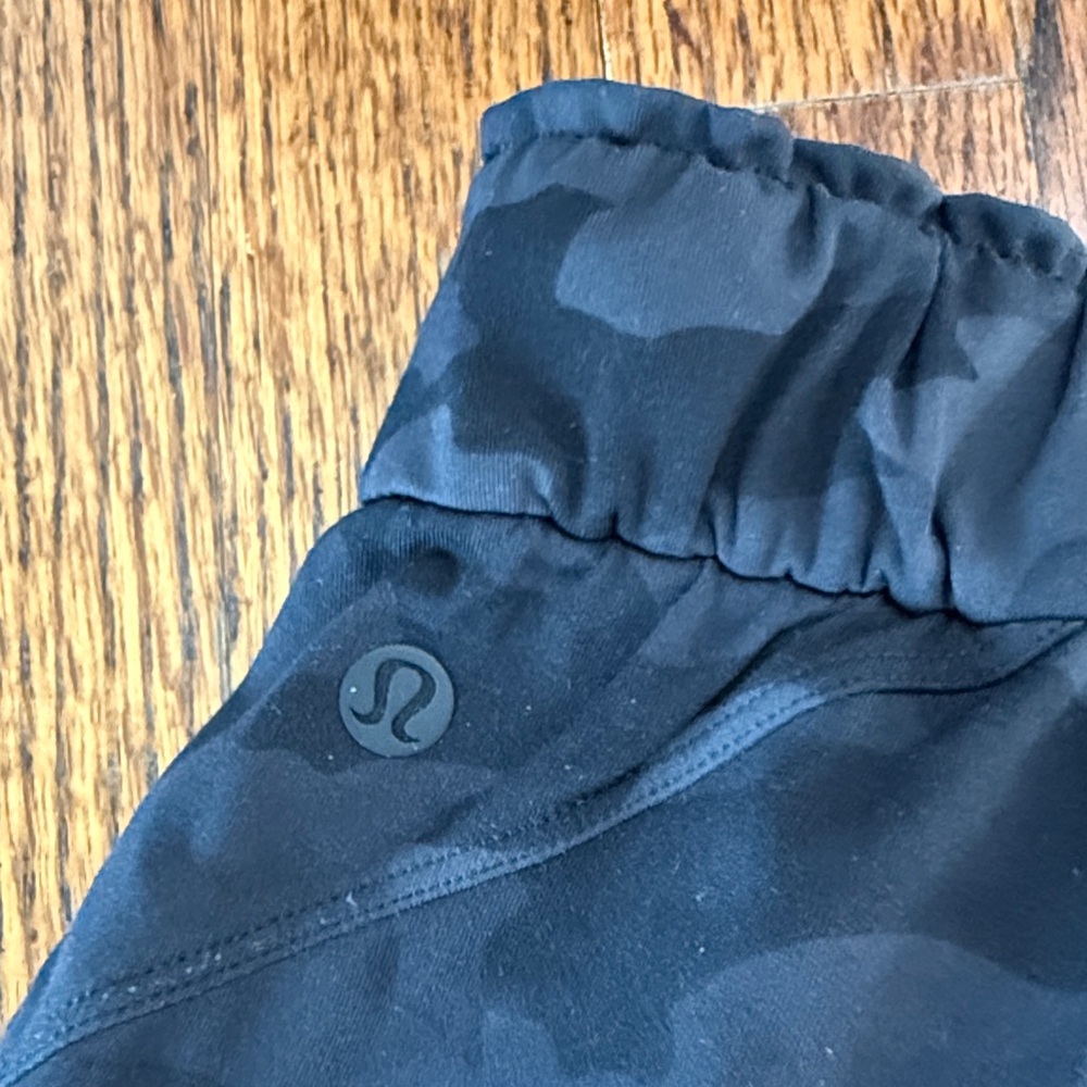 B36 lululemon athletica Women’s 8 Stretch Black Camo Joggers Activewear - Picture 5 of 7